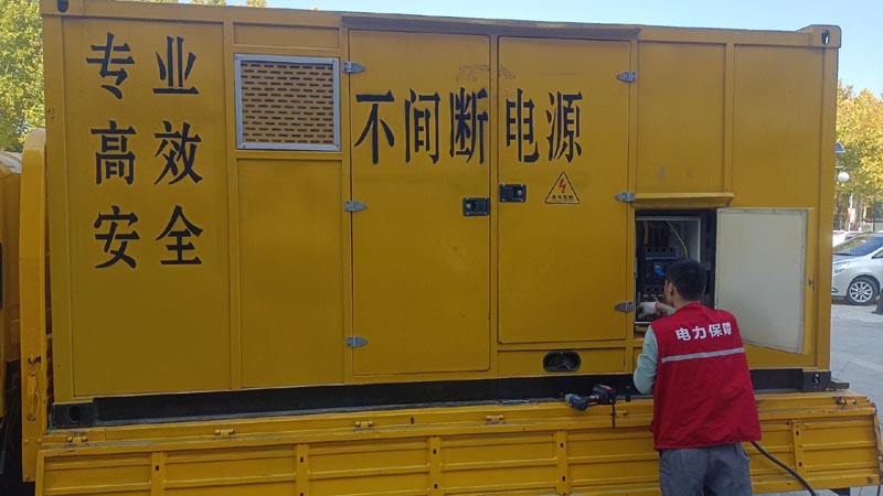 皇姑柴油发电机组和UPS电源配合使用时，如何避免切换过程中的电力中断？
