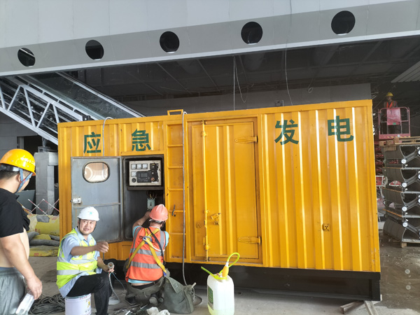 皇姑怎样判断空气滤清器是否需要更换？